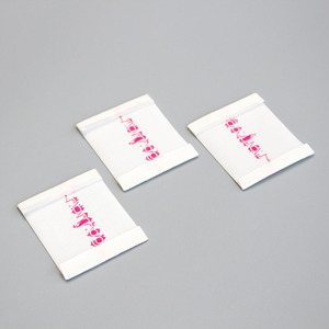 ป้ายผ้าสีแดงเข้มเป็นมิตรกับสิ่งแวดล้อมที่กำหนดเอง (วัสดุโพลีเอสเตอร์) สำหรับรองเท้า Snapback หมวกปักโลโก้ Oeko-Tex ได้รับการรับรอง - Product Image 4