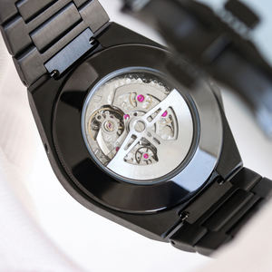 Adopta un Diseño de Tres Capas con una Superficie Tipo Rejilla que Realza Directamente la Sensación de Lujo del Reloj Mecánico - Product Image 6