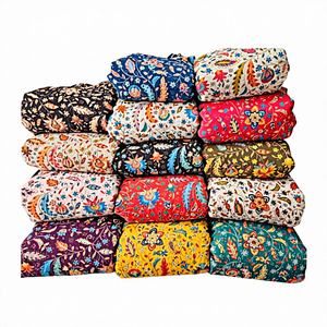 Tissu en crêpe naturel respirant de qualité supérieure en polyester/nylon/métallique, tricoté chaîne non tissé, poids moyen, avec perles florales HONEY LACE - Product Image 1