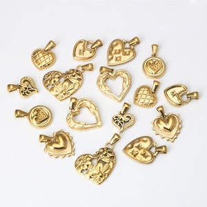 Amplia Variedad de Colgantes de Corazón de Acero Inoxidable con Baño de Oro PVD de 18K para Collares, Pulseras y Fabricación de Joyería DIY - Product Image 1