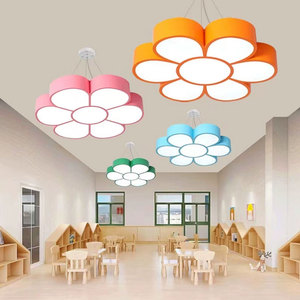 โคมไฟระย้ารูปวงแหวนโคมระย้าหลากสีสำหรับสนามเด็กเล่นโคมไฟแขวน LED แบบวงกลม - Product Image 5