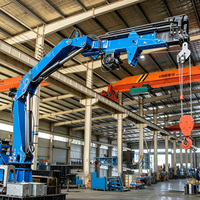 Grue de pont marine hydraulique compacte BOB-LIFT 6,3 tonnes avec flèche pliante et treuil pour la manutention de marchandises sur bateaux de pêche