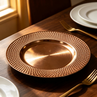 Assiette de présentation géométrique Woju de 13 pouces en plastique électroplaqué or pour la mise en table des restaurants