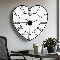 Horloge murale en fer minimaliste, surdimensionnée, moderne et mignonne en forme de cœur, vente en gros