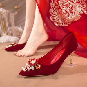 Nouvelles chaussures de <span class=keywords><strong>mariage</strong></span> pour femmes en perles rouges à talons hauts et peu profonds de petite taille - Product Image 2