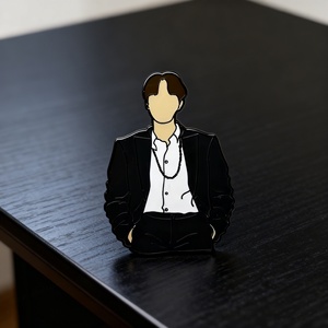 Badges Métalliques de Luxe, Badges Anime en Métal, Épingles Souvenirs en Émail Dur, Épingles en Émail pour Amateurs de Musique - Product Image 3