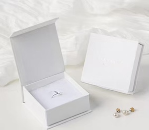 Caja Magnética con Tapa Abatible Estilo Libro XPandasew, Caja de Almacenamiento de Joyería Simple con Patrón Cuadrado Impreso - Product Image 3