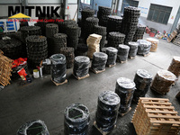 مجموعة جنزير حفار 70 طن مع أحذية لـ PC750 PC800 CAT390 EX1200، قطع غيار الهيكل السفلي