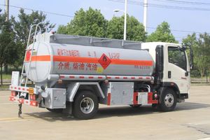 Camion-citerne HOWO 4x2, prix compétitif, capacité de 10 000 litres, camions-citernes diesel et essence Euro 2/3/4/5/6, camion-citerne à huile - Product Image 5