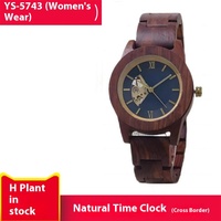 Montre en bois avec cadran sculpté unique en acier incrusté véritables marqueurs d'heure à clou mouvement à quartz Miyota montre en bois de charme unique