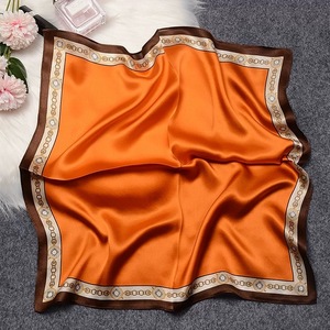 Sciarpa di Lusso per <span class=keywords><strong>Donna</strong></span> in Seta Sintetica Personalizzabile all'Ingrosso, Accessori con Stampa a Colori, Foulard Quadrato in Raso di Seta - Product Image 1