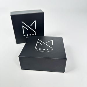 Customizable Color Luxury Rigid Magnetic Gift Box with Sponge Lining and Matt <b>Lamination</b> for Clothing - Product Image 2