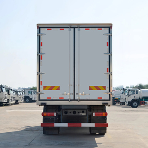 Camion frigorifique personnalisé Sinotruk 4x2 pour le <span class=keywords><strong>transport</strong></span> de viande, de poisson et de produits frais - Product Image 4