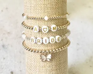 Zooying Beliebte personal isierte Stretch Litte Perlen Freundschaft armband mit Acryl benutzer definierte Buchstaben Name Armband