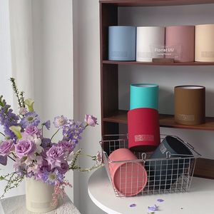 Seau à fleurs rond uni texturé mat avec estampage doré, style « Hugging Bucket » - Product Image 4