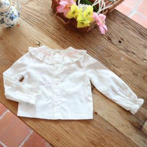 241227 blanc fait à la main smocké blanc Blouse filles hauts enfants chemises personnalisé en vrac en gros enfants vêtements - Product Image 2
