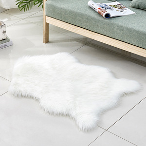 Alfombra Moderna de Piel Sintética Blanca, Forma Novedosa, Color Sólido, Resistente a las Manchas, para Sala de Estar o Dormitorio - Product Image 1