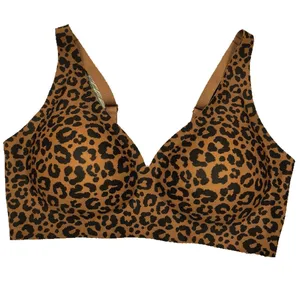 Sujetador sin aros de punto con estampado de leopardo sexy, cuello en V profundo, sin costuras, cómodo para dormir, tipo bralette, con relleno suave, venta al por mayor, marca privada. - Product Image 6