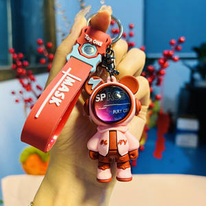 Llavero LED Personalizado con Diseño de Oso Espacial de Dibujos Animados, Colorido y Genial, con Patrón de Muñeco de Astronauta, Colgante para Mochila - Product Image 6