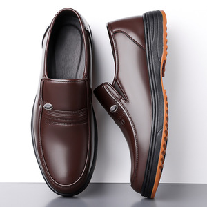 Sandalias de verano para hombre, transpirables, con diseño hueco, de cuero, con punta cerrada, suela de goma, estilo papá. - Product Image 2