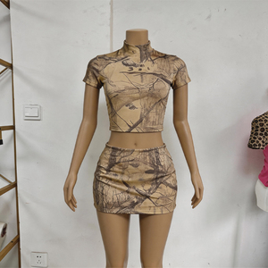 Ensemble deux pièces pour femme en coton et élasthanne, respirant et doux, avec <span class=keywords><strong>t</strong></span>-<span class=keywords><strong>shirt</strong></span> à manches courtes et mini-jupe-short, idéal pour les loisirs quotidiens, personnalisable avec logo - Product Image 6