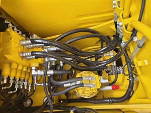 Miniexcavadora Komatsu PC110 Usada de 11 Toneladas, Maquinaria Industrial con Motor Cummins y Componentes de Bomba y Engranajes, Venta de Segunda Mano, Japón - Product Image 6