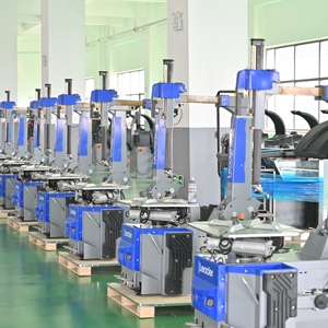 Oferta Especial: Máquina Desmontadora de Neumáticos Hidráulica Automática LEADER TC-2025 con Brazo Auxiliar, Alta Eficiencia, Diámetro Máximo de Rueda de 900 mm, 5500 lb - Product Image 6