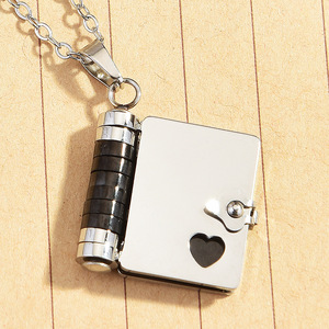 Collana con Ciondolo Personalizzabile in Acciaio Inossidabile Placcato Oro 18K, Apribile, Stile Trendy, Girocollo per Coppia, Idea Regalo - Product Image 3