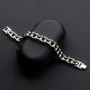 Pulsera de Cadena de Bicicleta de Acero Inoxidable con Baño de Oro PVD de 18K |   Duradero, Impermeable e Hipoalergénico |   Joyería Moderna para Hombre - Product Image 2