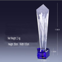 Trophées de prix en verre de cristal en forme de tour créative support de flamme pentagonal sur mesure sablé 265mm boîte-cadeau de trophée sans couture