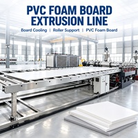 Ligne d'extrusion de panneaux en mousse plastique PVC avec table de calibrage pour panneaux de meubles et panneaux d'affichage à surface lisse