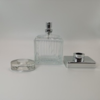 Flacon de parfum carré de luxe personnalisé en verre mat de 80 ml avec bouchon transparent, pulvérisateur à pompe, marquage à chaud et impression sérigraphique