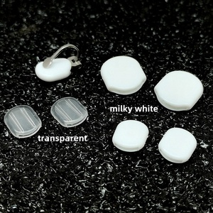 100 Pcs/<span class=keywords><strong>lot</strong></span> boucles d'oreilles coussinets Support stabilisateur Silicone confort boucle d'oreille <span class=keywords><strong>coussin</strong></span> pour toutes les tailles Clips sur boucles d'oreilles bijoux composants - Product Image 1