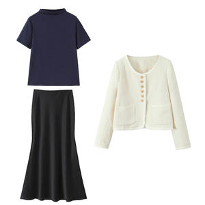 Conjunto Elegante Happy Plus: Top de Manga Corta con Cuello Alto y Falda Midi de Tela Lisa para Mujer Talla Grande - Product Image 3