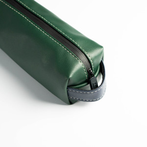 Sac à cosmétiques portable en cuir imperméable de fabrication professionnelle avec fermeture éclair, taille et couleur personnalisables pour un usage quotidien - Product Image 4