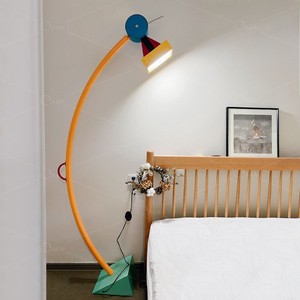 Lámpara de pie Memphis Led de altura ajustable para sala de estar, dormitorio, diseño creativo y colorido de dibujos animados - Product Image 1