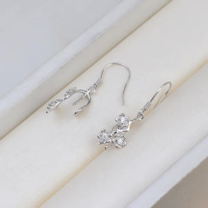 Boucle d'oreille en argent S925 faite à la main, style baroque, design floral, nouvelle boucle d'oreille en perle creuse pour femmes, modèle 1725 - Product Image 3