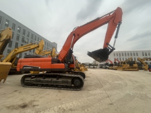 Excavadora de cadenas Doosan DX340LC usada original de Corea, 34 toneladas, pocas horas de trabajo, excavadora hidráulica para minería, para canteras y movimiento de tierras en construcción. - Product Image 1