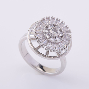 Bague en Zircon Rotative en Forme de Fleur, Luxe Léger et Exquis, Anneau Ajustable en Cuivre pour Femme, Bijou Tendance - Product Image 6