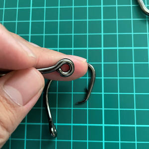 Aider brillant fil <span class=keywords><strong>de</strong></span> soie Gang crochets truqué grand jeu thon <span class=keywords><strong>requin</strong></span> crochet en acier inoxydable eau salée mer poisson crochet <span class=keywords><strong>de</strong></span> pêche - Product Image 4