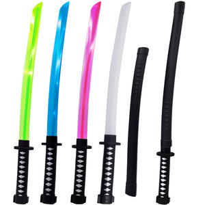 Vente en gros de petites épées d'anime en plastique pour jouer une grande épée de samouraï lumineuse avec un son épée <span class=keywords><strong>jouet</strong></span> pour garçon - Product Image 1