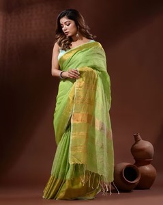 Sari en soie Tussar multicolore de designer pour femmes, offrant une finition gracieuse et luxueuse pour une tenue magnifique en provenance d'Inde - Product Image 6