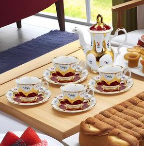 Juegos de Té y Café de Porcelana Fina Personalizados, Tetera Europea de Lujo con Borde Dorado para Regalo de Boda y Cumpleaños - Product Image 1