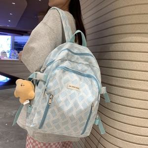 <span class=keywords><strong>4</strong></span> couleurs disponibles Sac d'école en nylon à imprimé rayé minimaliste de grande capacité avec étiquette de lettre multi-poches avec pendentif de poupée mignonne - Product Image 3