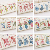 Tuiles de Mahjong américaines en acrylique double couche style point de croix, ensemble de tuiles en bambou avec ruban rouge, plaque bleue, motif fleur du vent et Joker