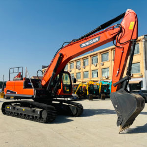 VENTE CHAUDE - Excavatrice hydraulique sur chenilles Doosan DX225, modèle 2024, excellent état, moteur puissant, fonctionnement fluide, boîte de vitesses. - Product Image 1