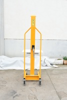 Mini-plateforme élévatrice ergonomique M100 : Système anti-chute sécurisé et maniabilité aisée