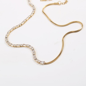 สร้อยคอทองคำชุบหรูหราแบบโซ่ลายก้างปลาครึ่งเส้นสำหรับผู้หญิง - Product Image 6