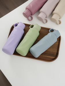 Nouvelle gourde portable en silicone pour enfants, grande capacité, isolée thermiquement, idéale pour les activités sportives et la randonnée en extérieur - Product Image 4