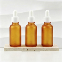 Hersteller Maßgefertigte Leere Kosmetik-Mattglasflasche Bernsteinfarben 30ml/50ml/100ml Glas-Tropfflasche Anpassbare Farbe Kunststoff/Aluminium